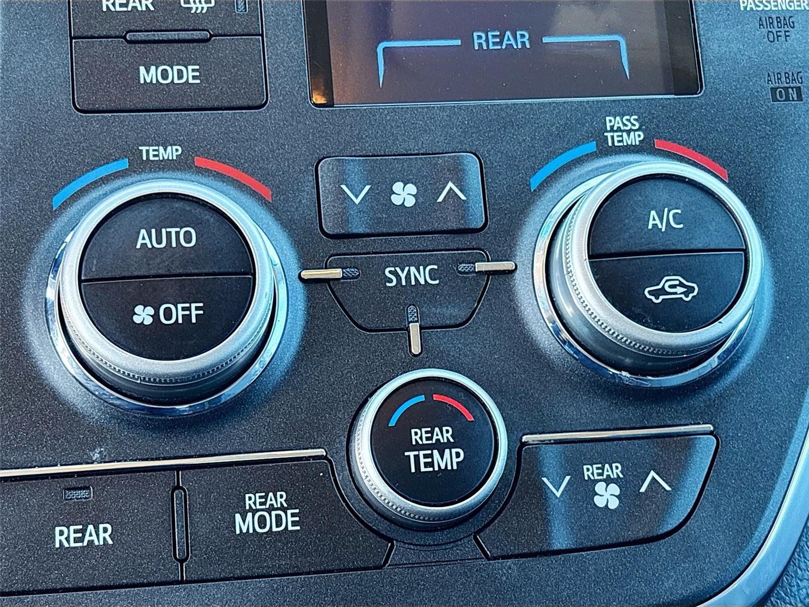 2017 Toyota Sienna SE 8-Passenger