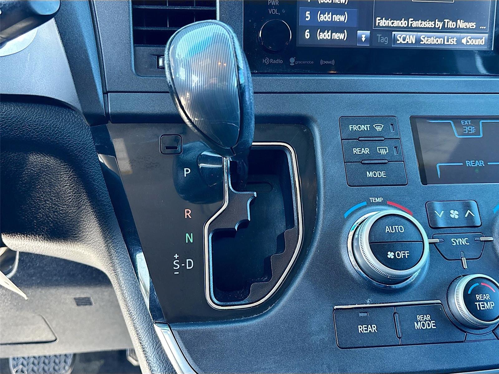 2017 Toyota Sienna SE 8-Passenger