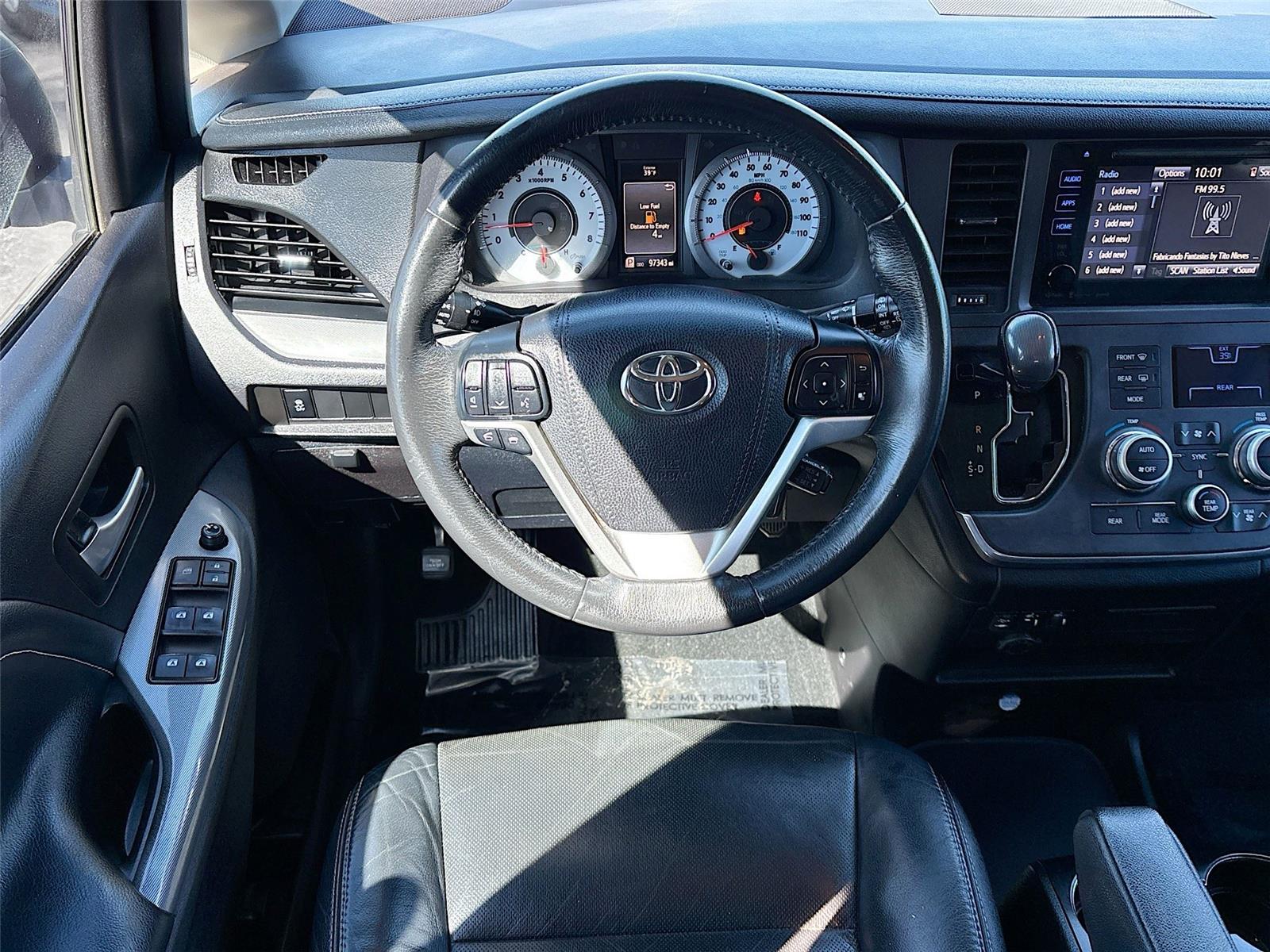 2017 Toyota Sienna SE 8-Passenger