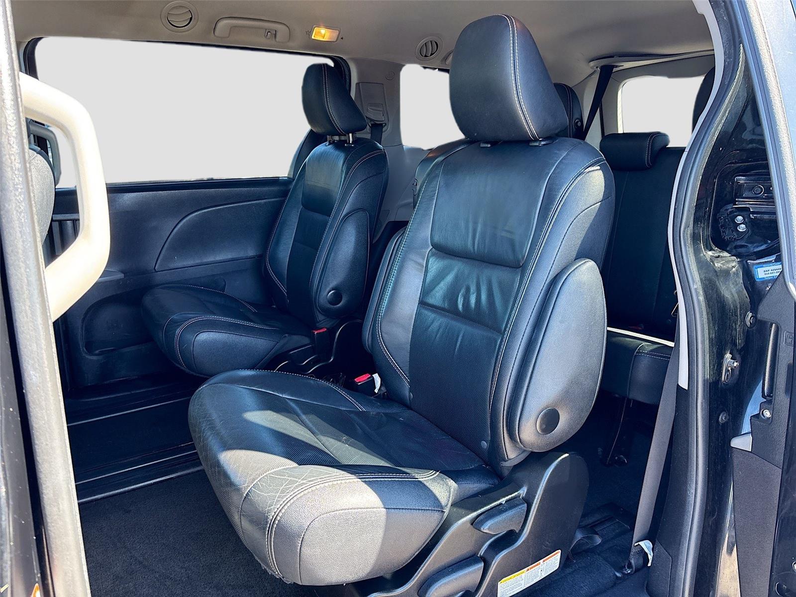 2017 Toyota Sienna SE 8-Passenger