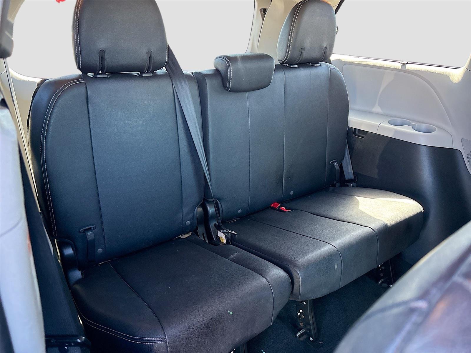 2017 Toyota Sienna SE 8-Passenger