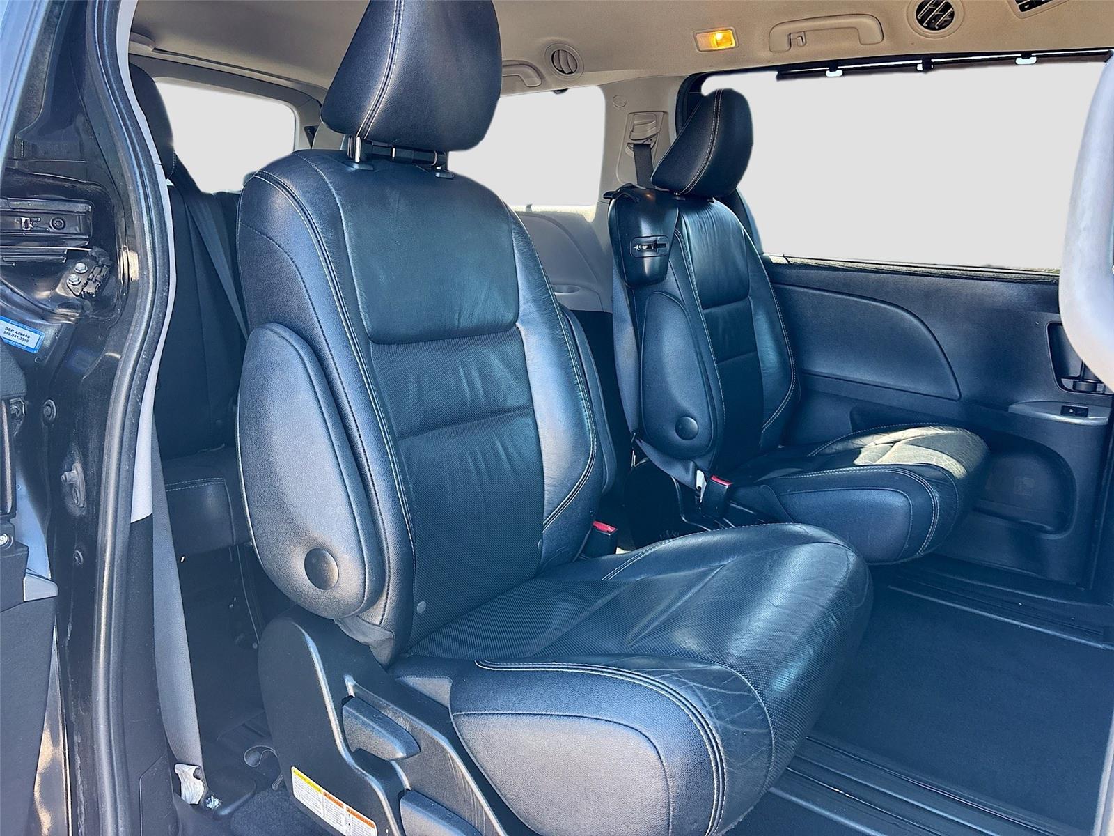2017 Toyota Sienna SE 8-Passenger