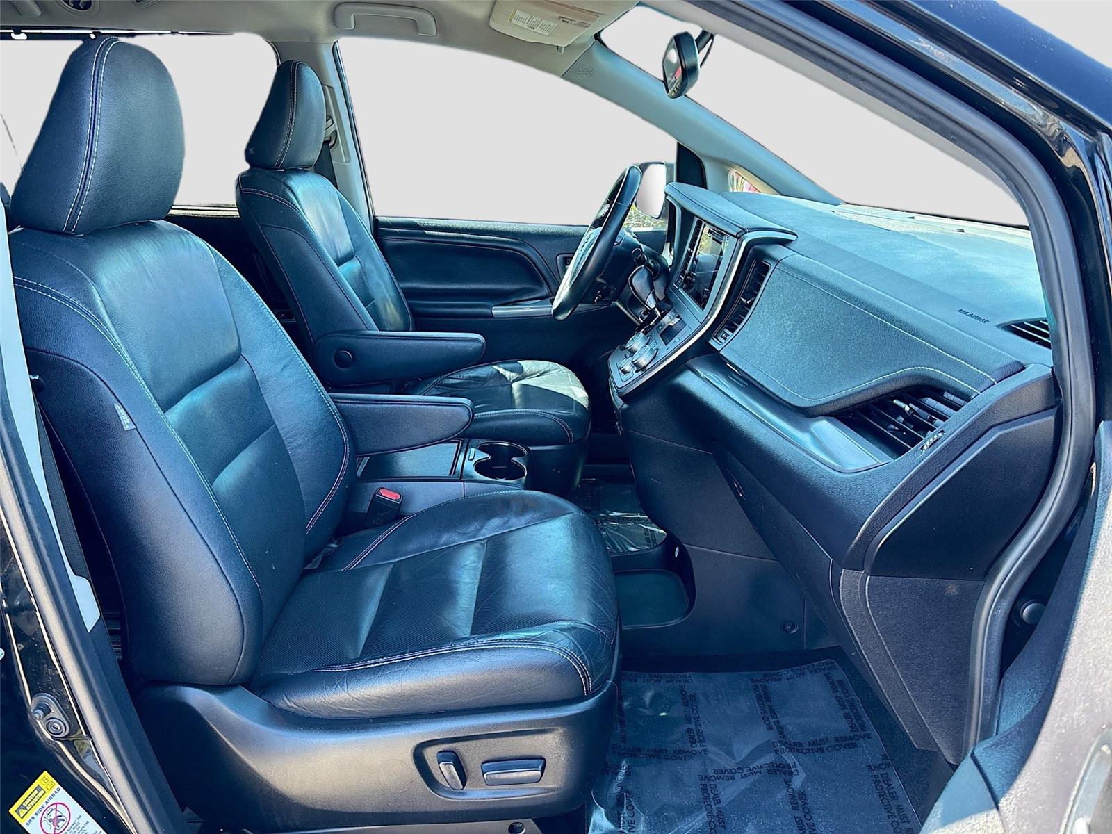 2017 Toyota Sienna SE 8-Passenger