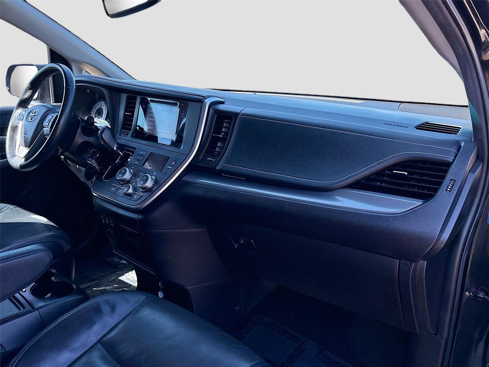 2017 Toyota Sienna SE 8-Passenger