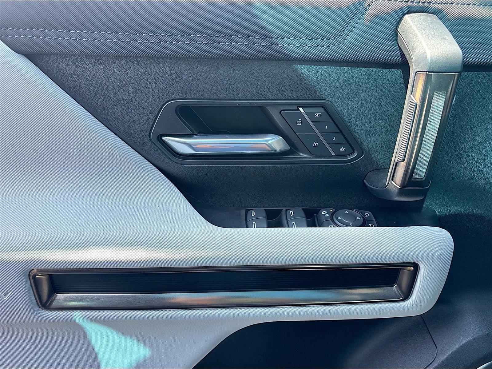 2023 GMC HUMMER PICKUP 3