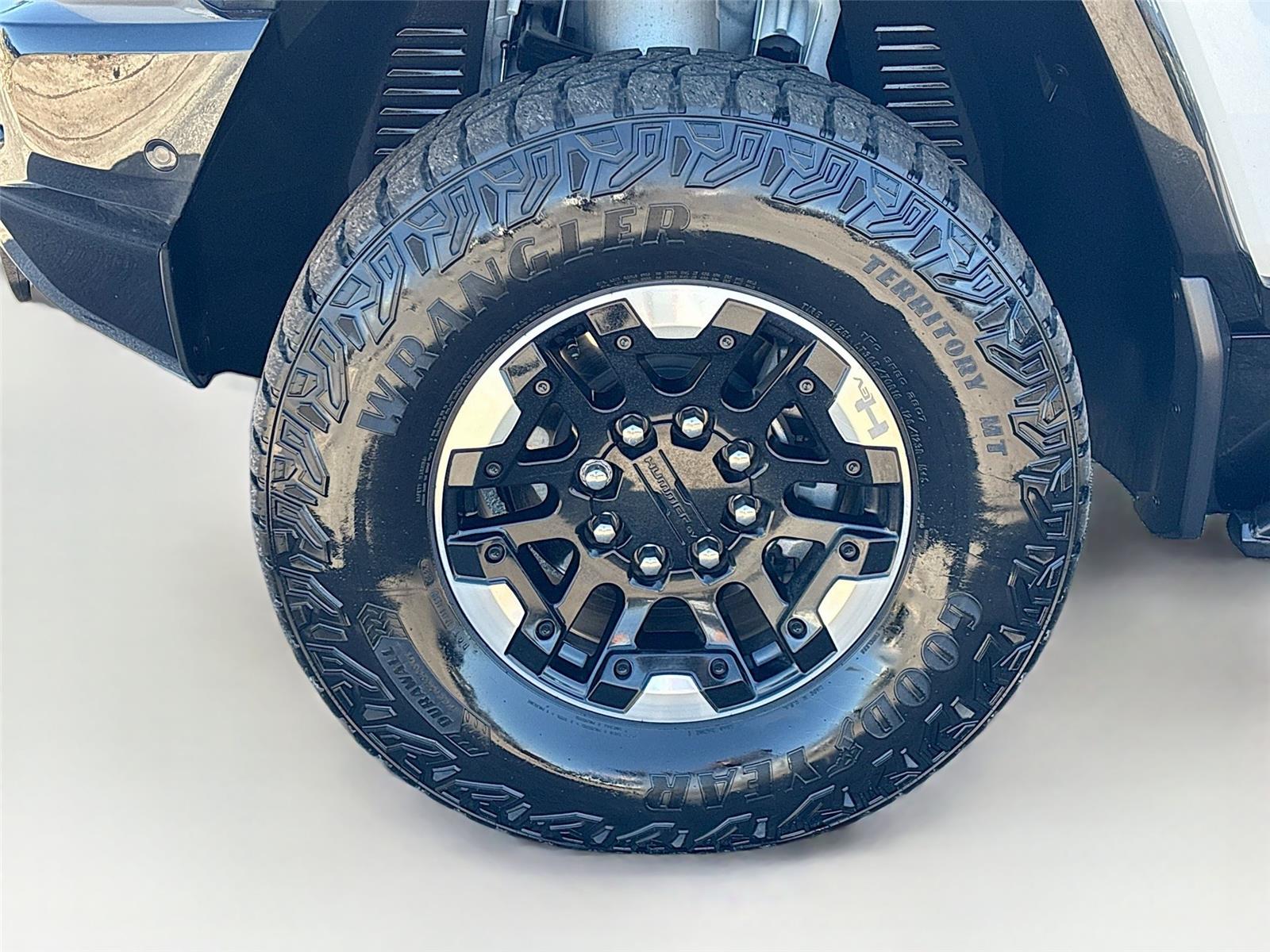 2023 GMC HUMMER PICKUP 3