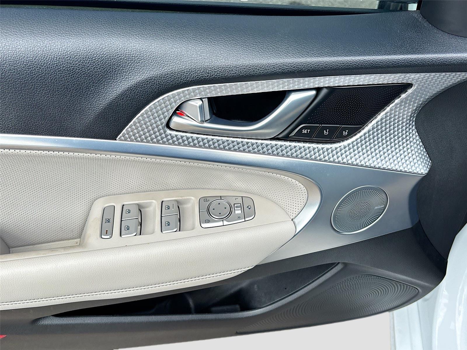 2023 GENESIS G70 BASE/PRESTI