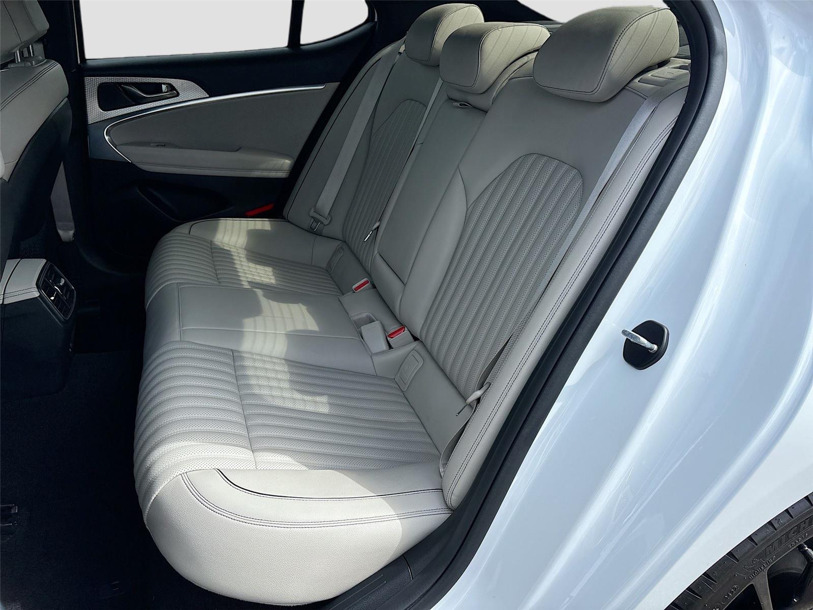 2023 GENESIS G70 BASE/PRESTI