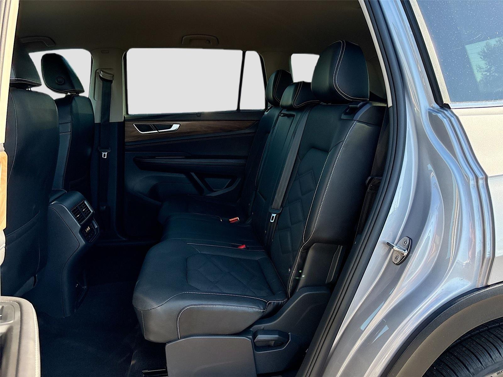 2025 Volkswagen Atlas 2.0T SE w/Technology