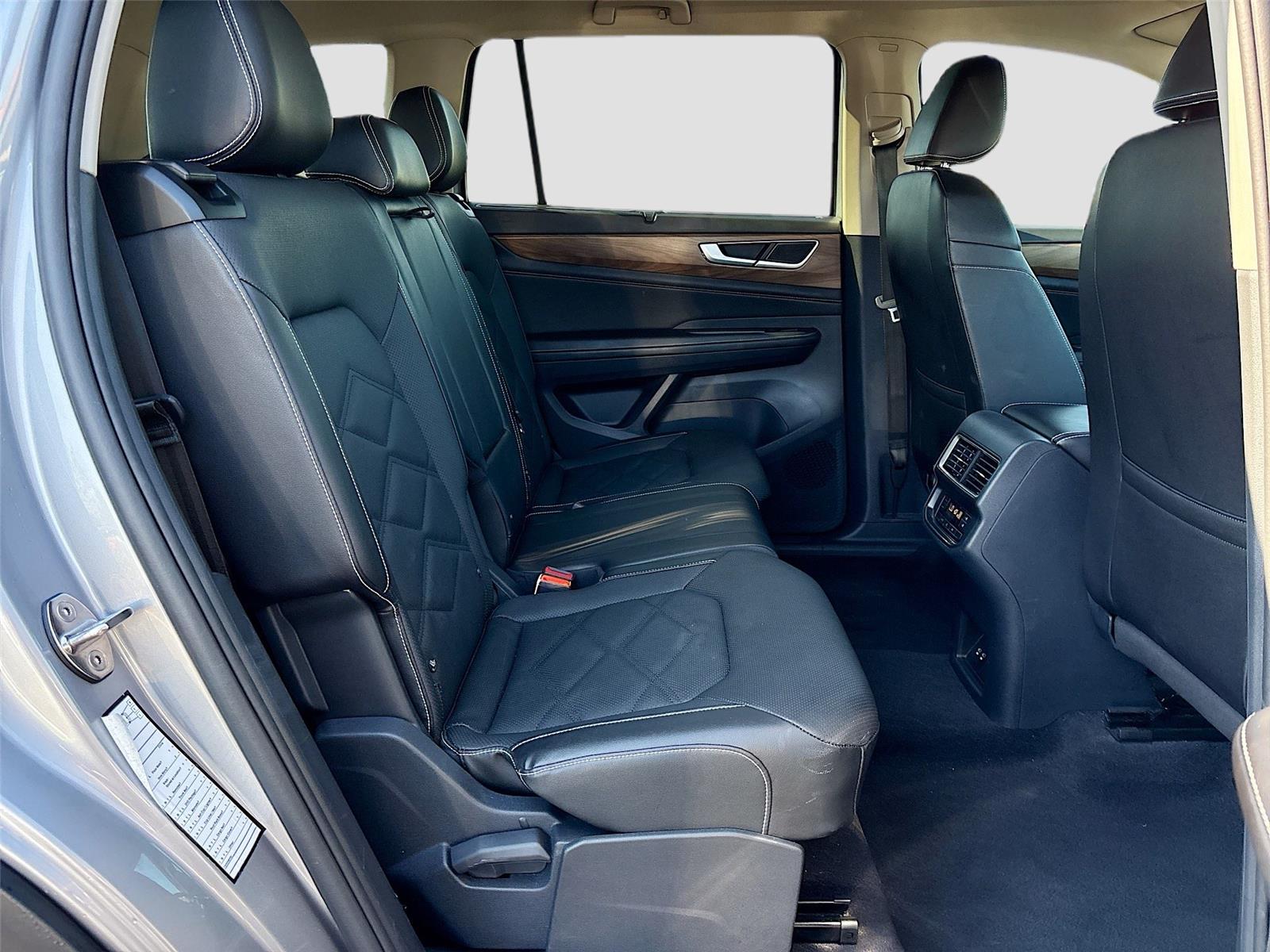 2025 Volkswagen Atlas 2.0T SE w/Technology