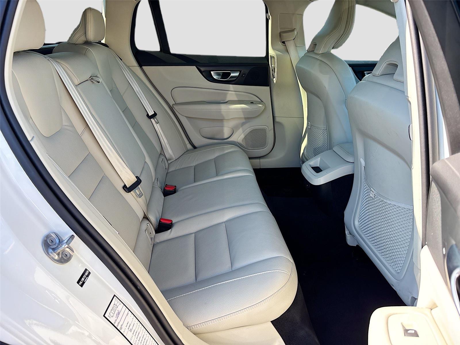 2025 Volvo V60 Cross Country Plus