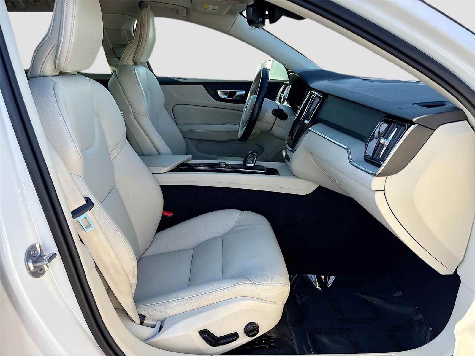 2025 Volvo V60 Cross Country Plus