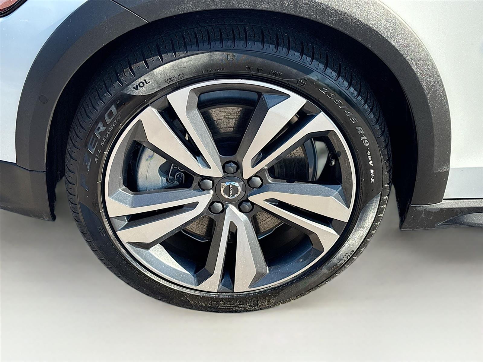 2025 Volvo V60 Cross Country Plus