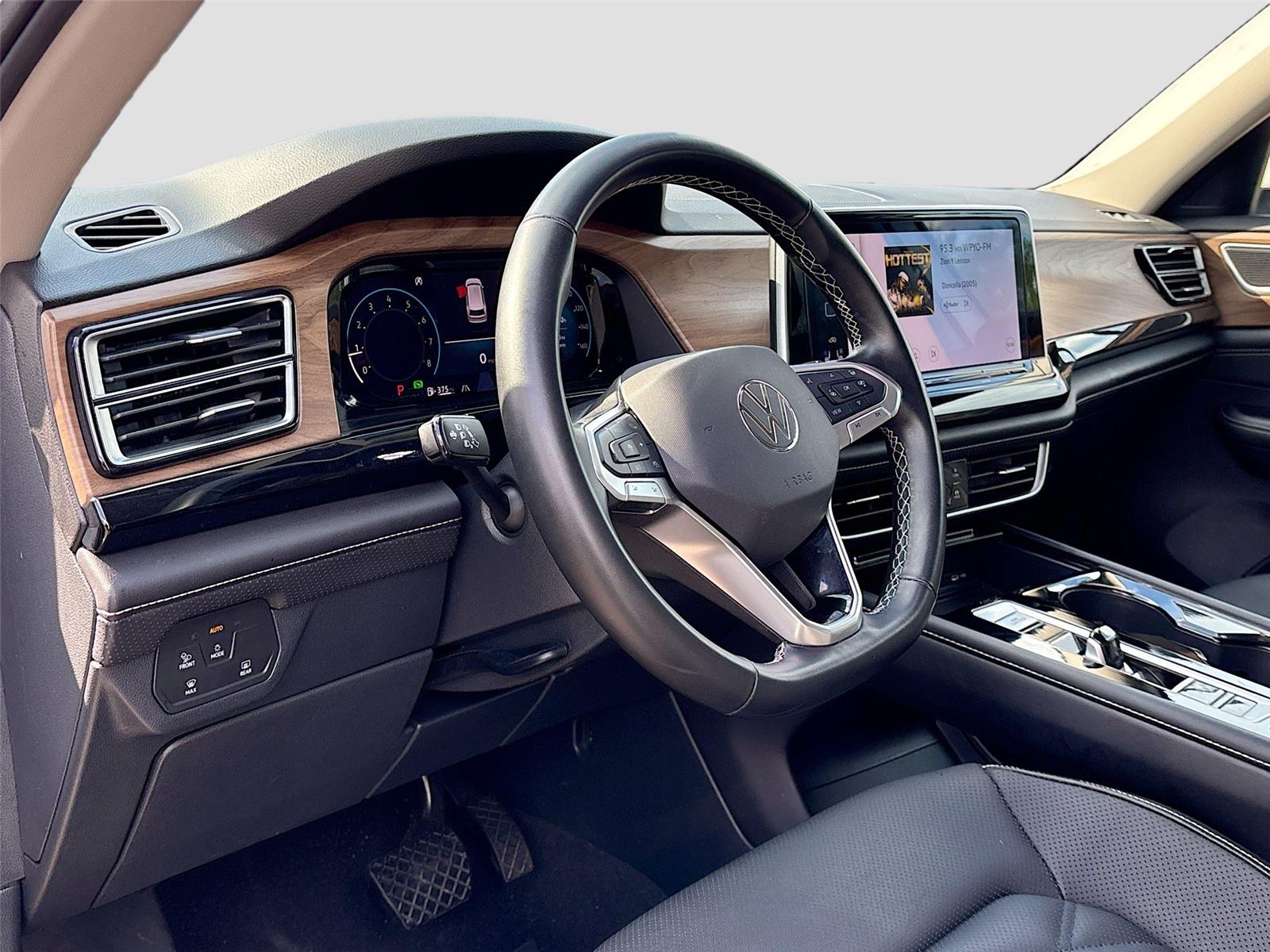 2025 Volkswagen Atlas 2.0T SE w/Technology