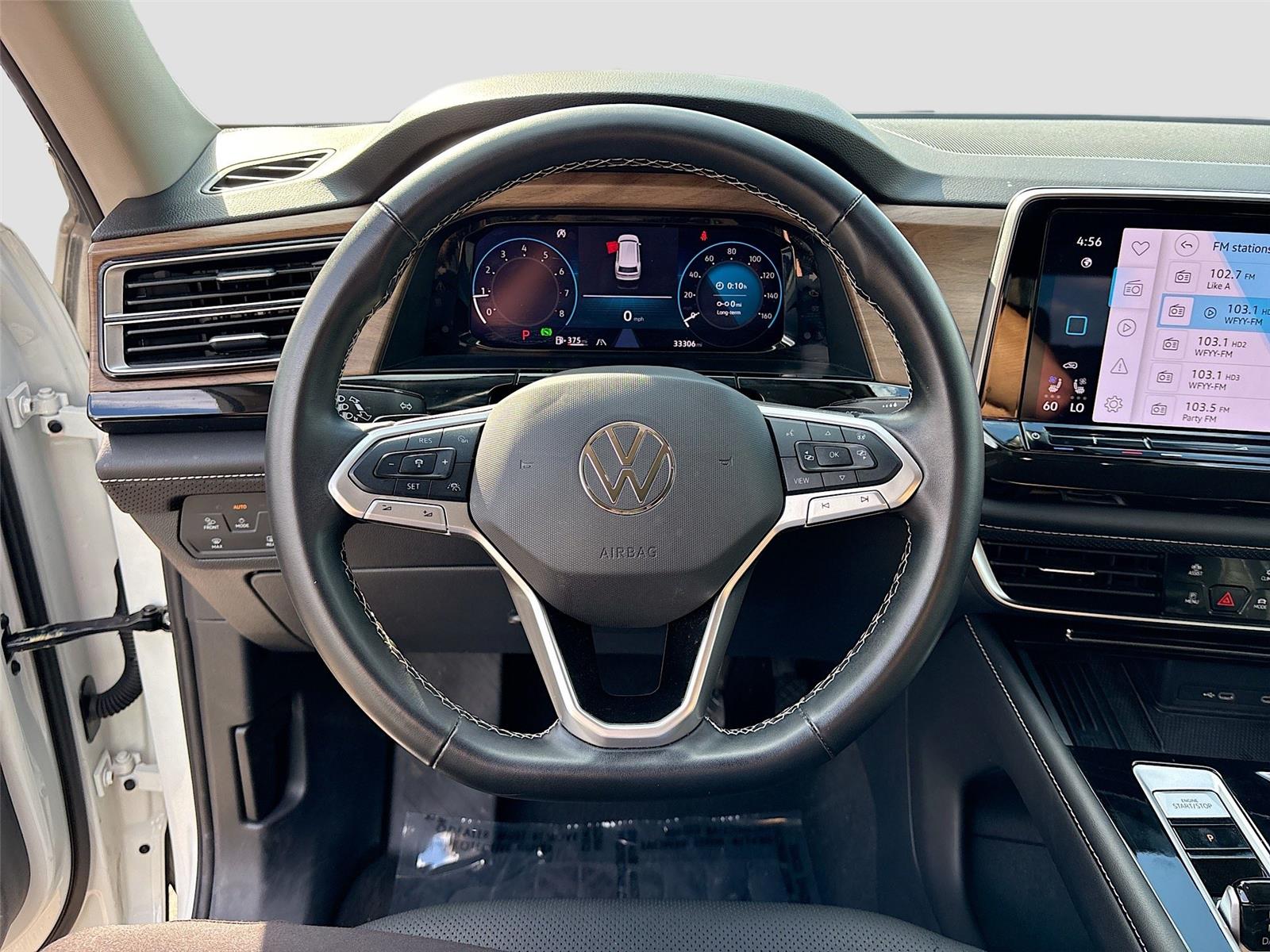 2025 Volkswagen Atlas 2.0T SE w/Technology