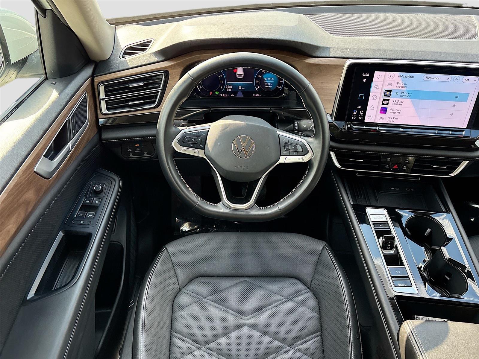 2025 Volkswagen Atlas 2.0T SE w/Technology