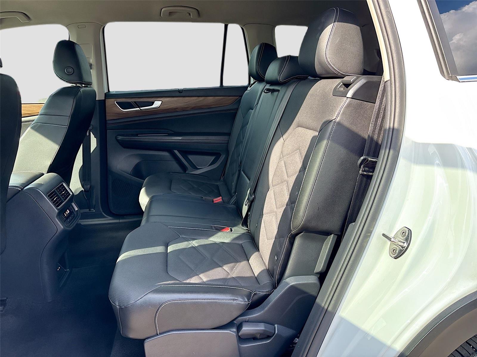 2025 Volkswagen Atlas 2.0T SE w/Technology