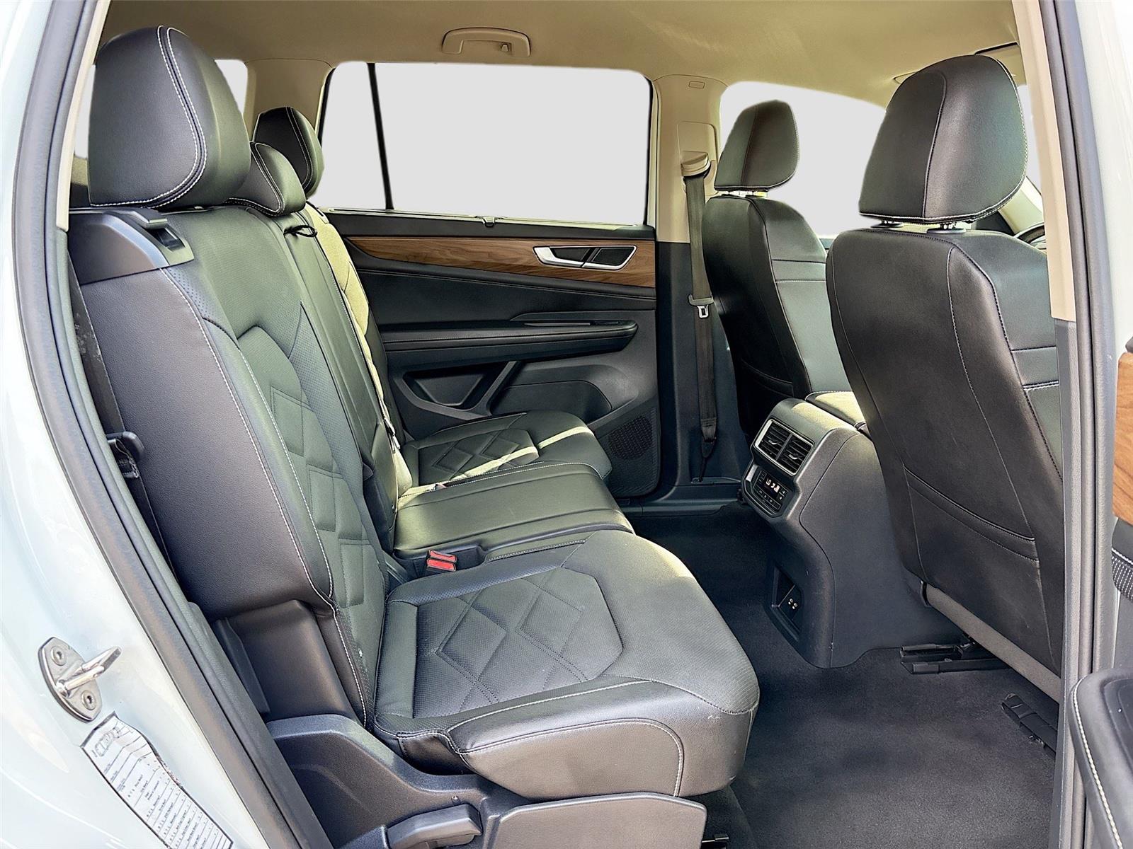 2025 Volkswagen Atlas 2.0T SE w/Technology