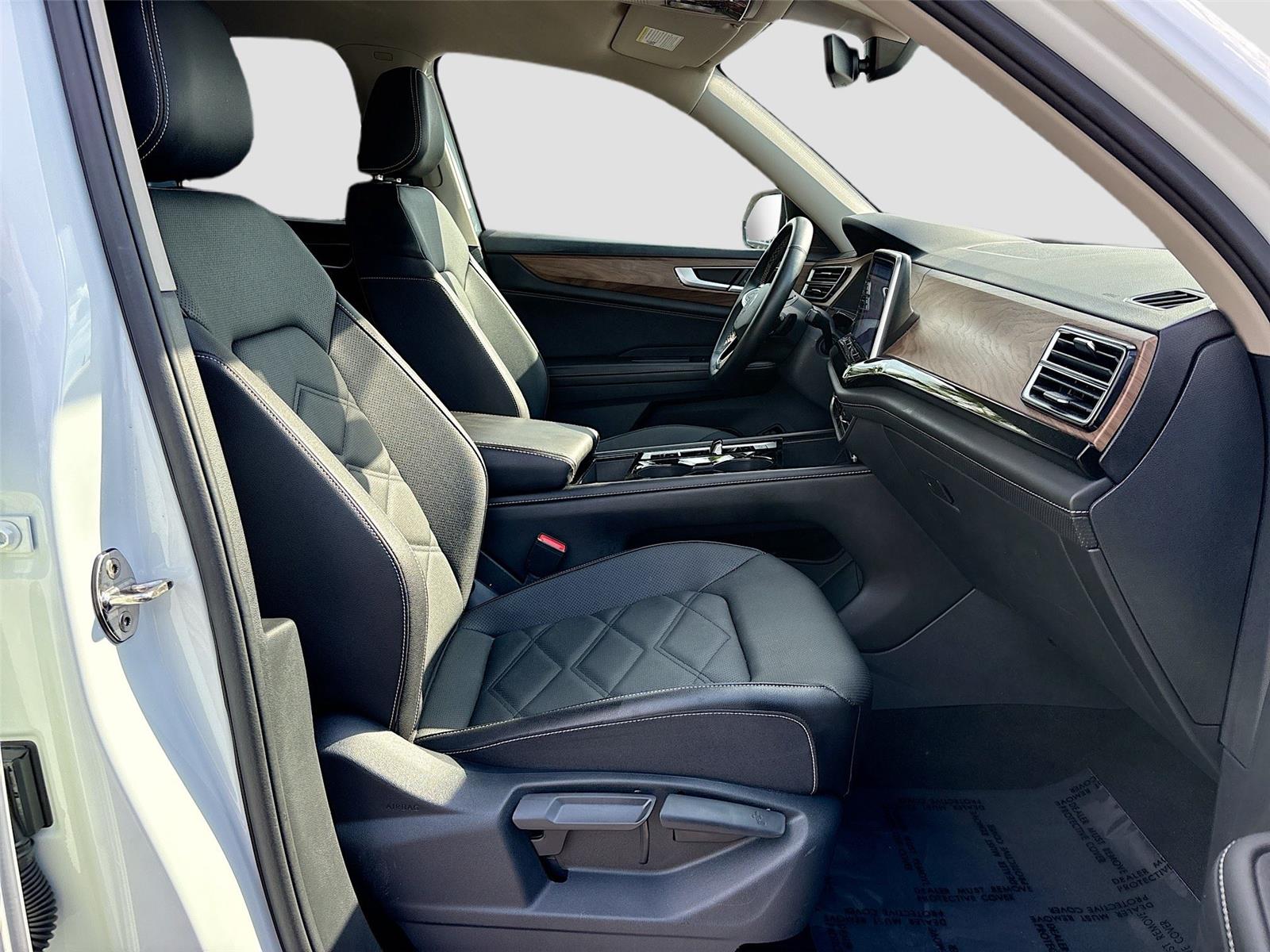 2025 Volkswagen Atlas 2.0T SE w/Technology