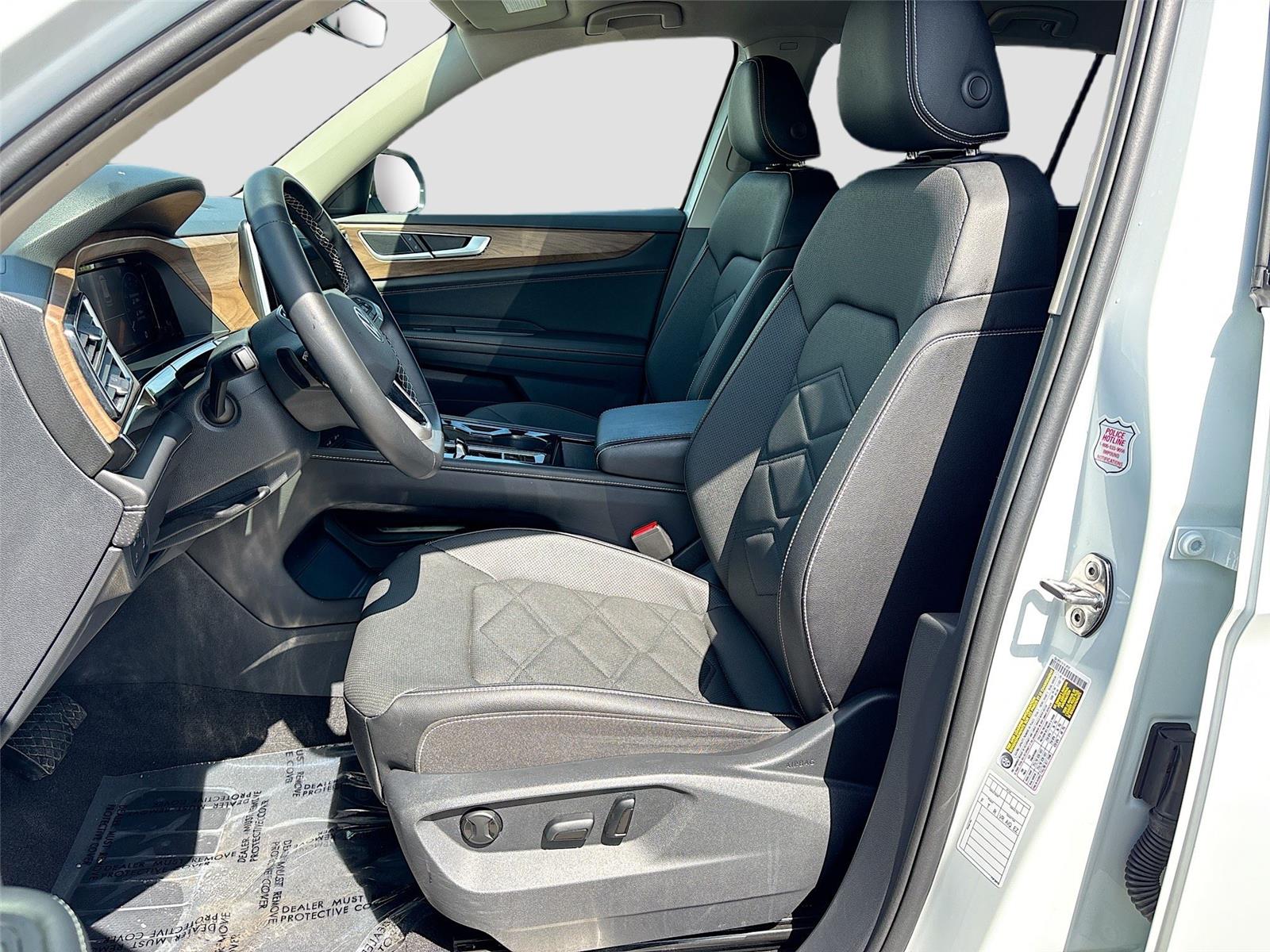 2025 Volkswagen Atlas 2.0T SE w/Technology