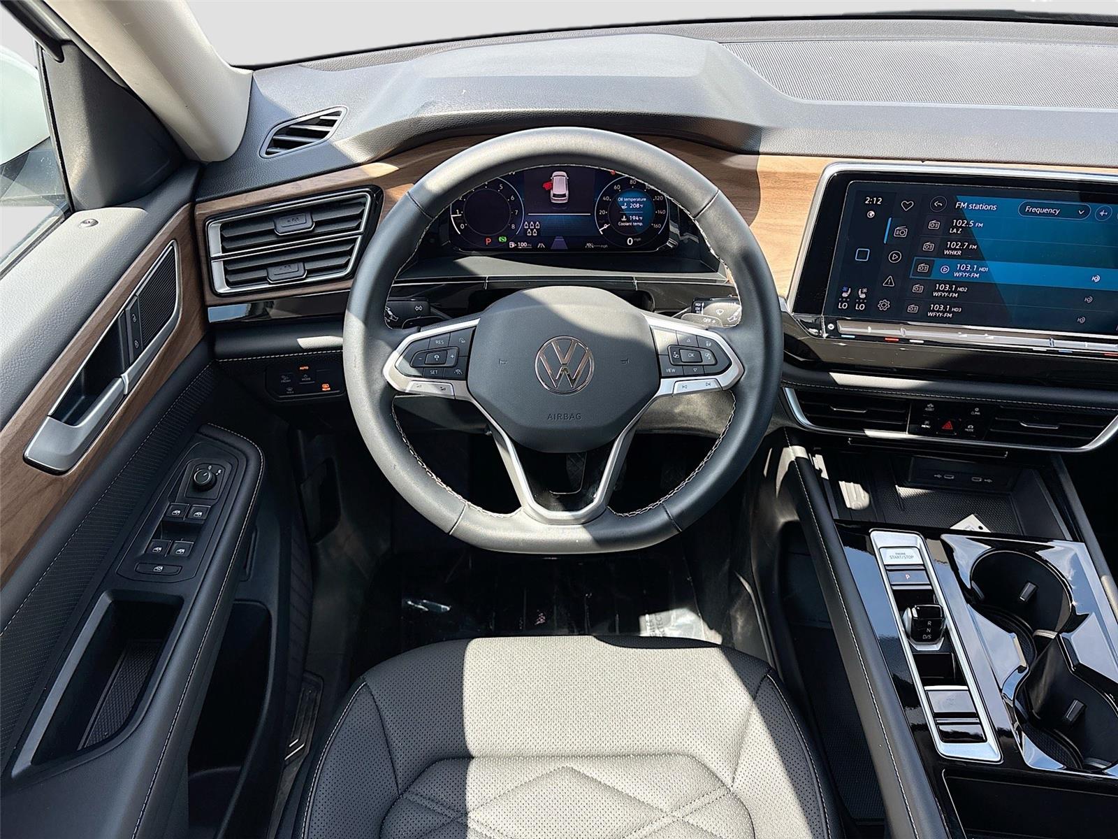 2025 Volkswagen Atlas 2.0T SE w/Technology