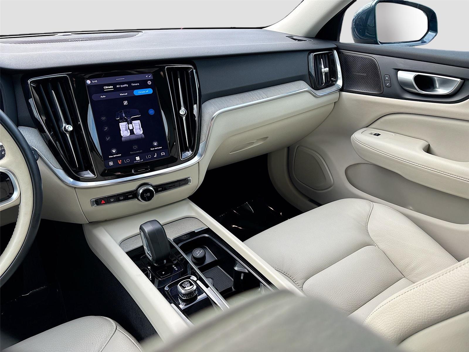 2025 Volvo V60 Cross Country Plus