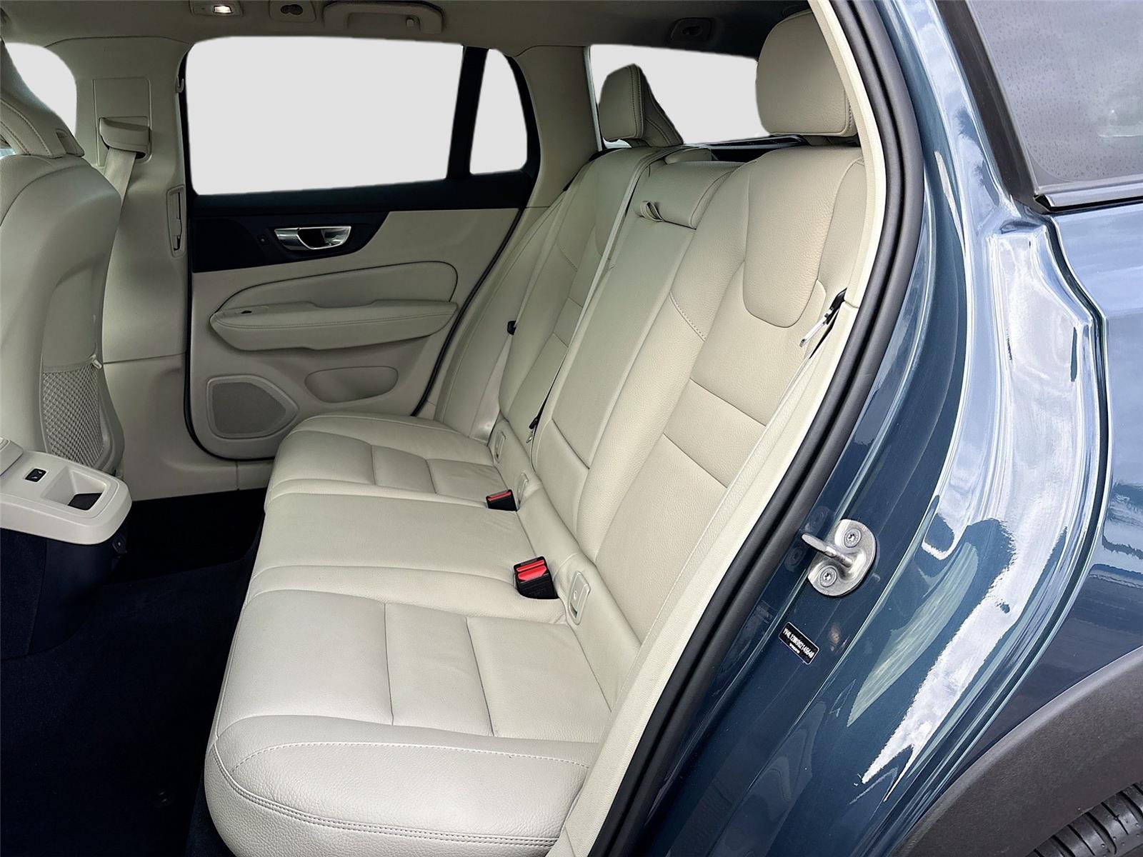 2025 Volvo V60 Cross Country Plus