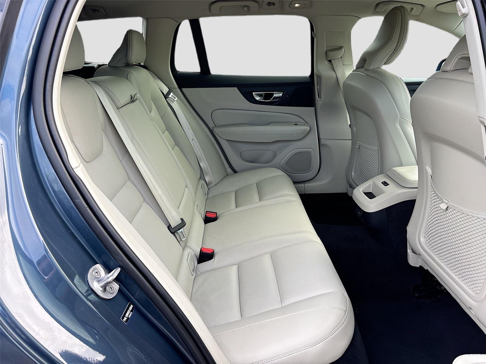 2025 Volvo V60 Cross Country Plus