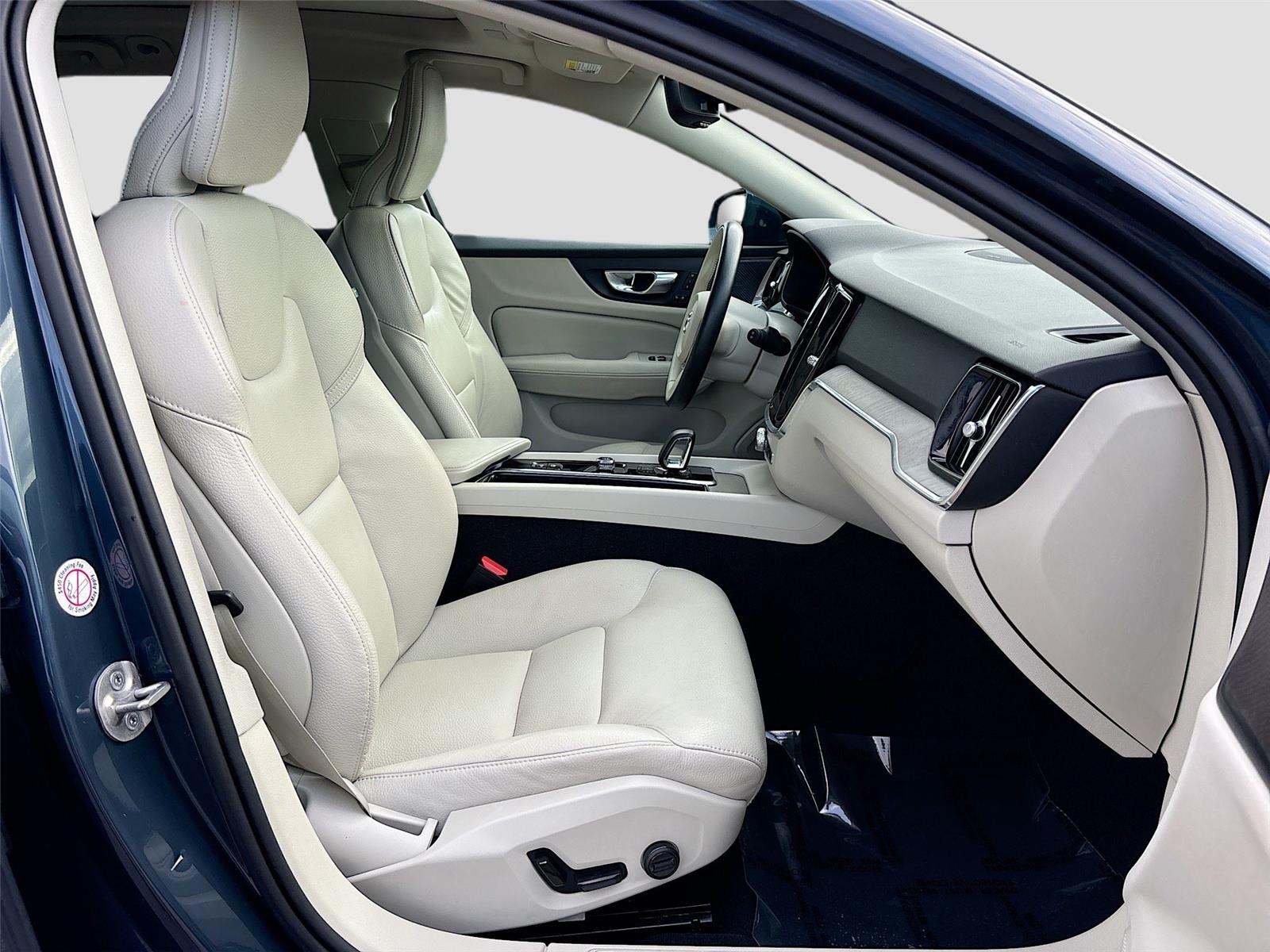 2025 Volvo V60 Cross Country Plus