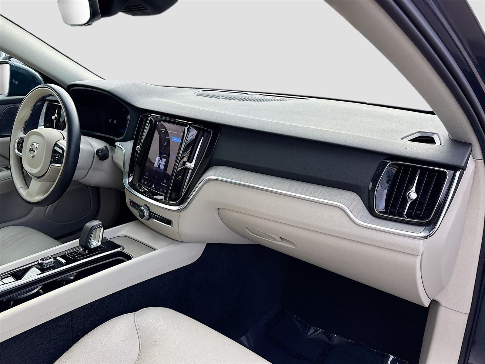 2025 Volvo V60 Cross Country Plus