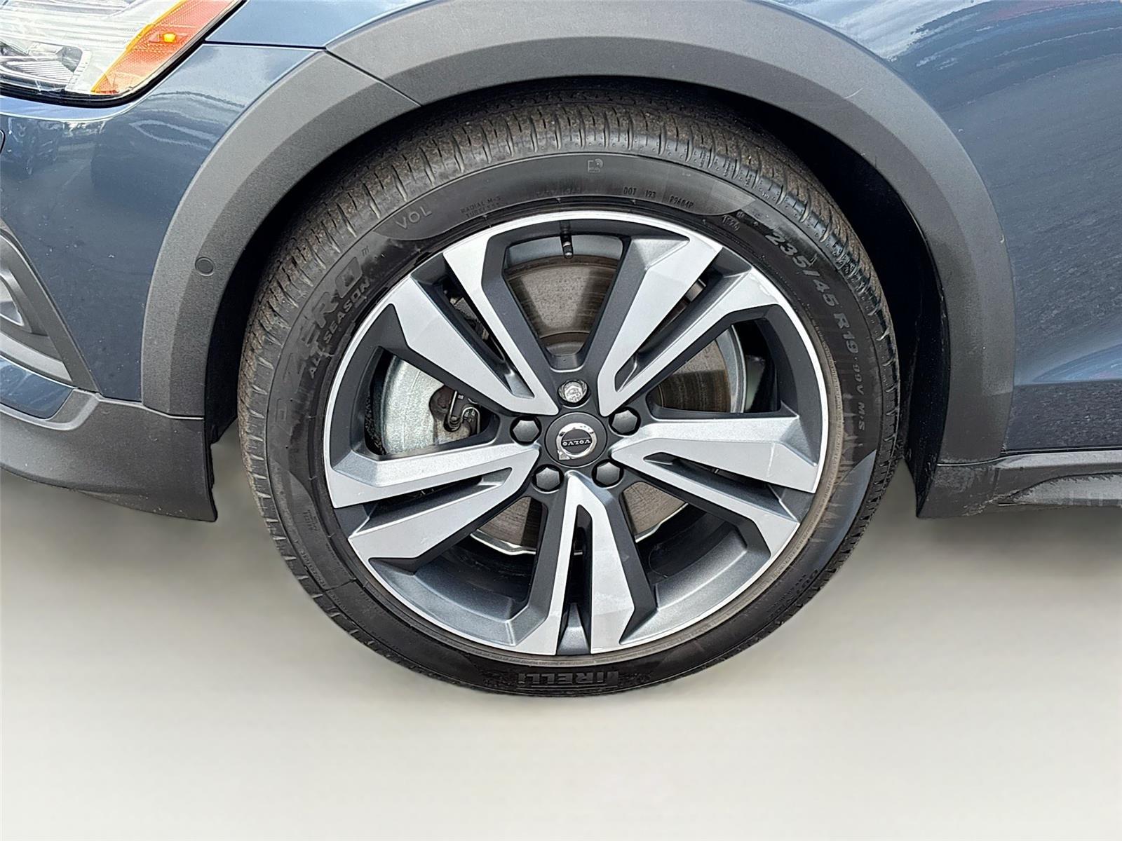 2025 Volvo V60 Cross Country Plus