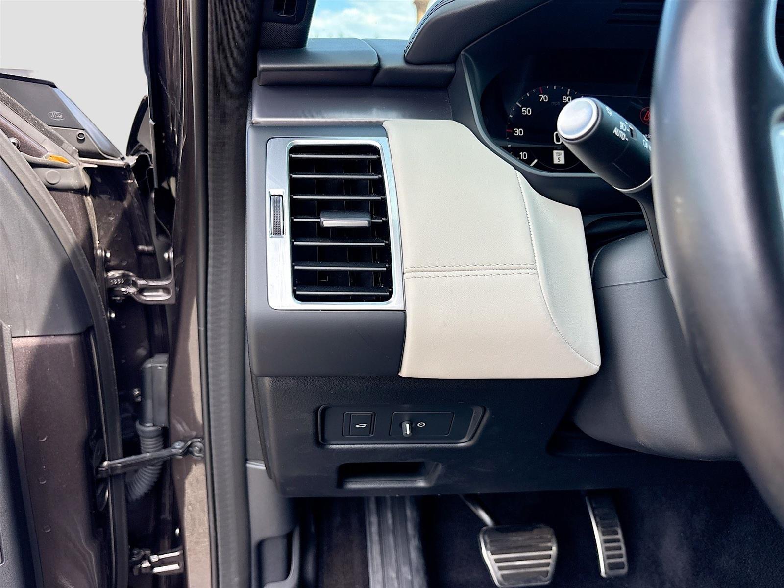 2024 Land Rover Discovery Metropolitan Edition