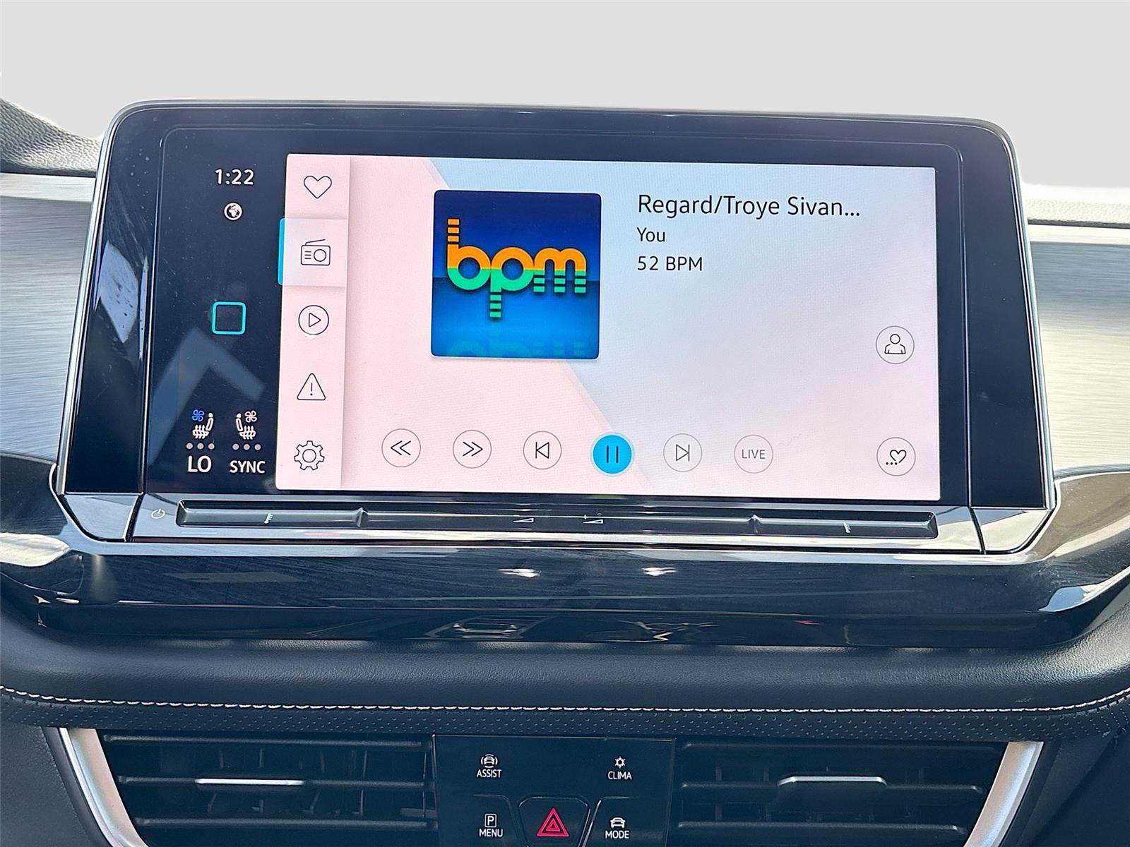 2025 Volkswagen Atlas Cross Sport 2.0T SE w/Technology