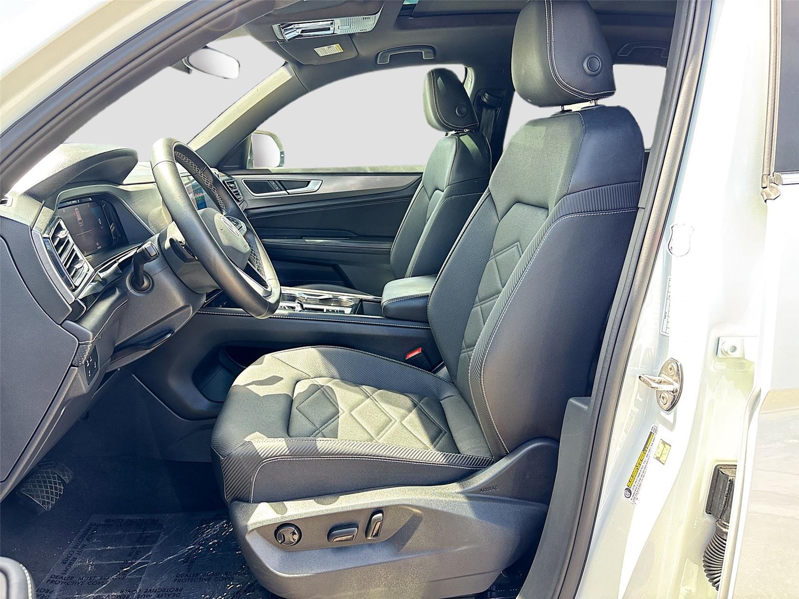 2025 Volkswagen Atlas Cross Sport 2.0T SE w/Technology