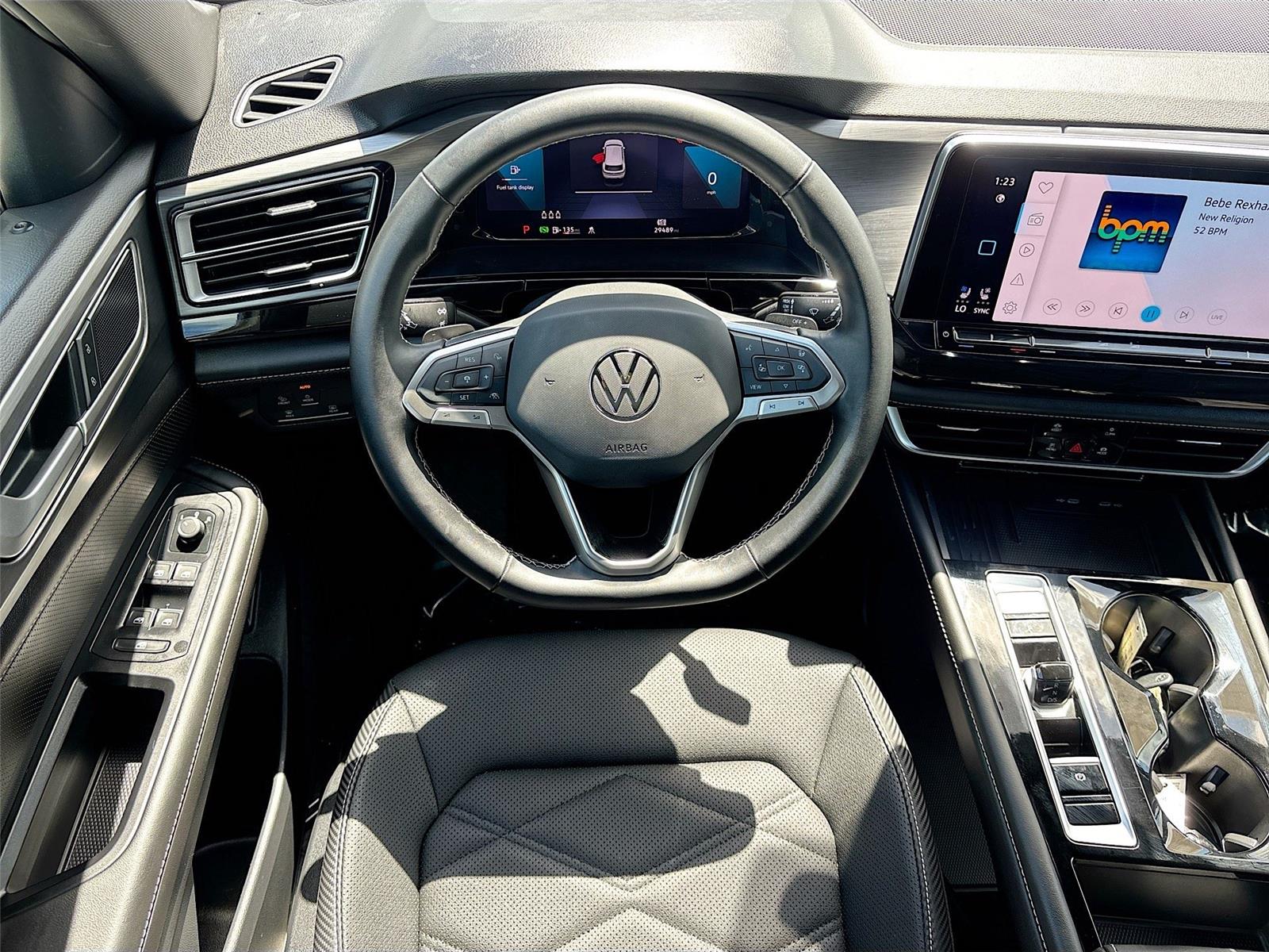 2025 Volkswagen Atlas Cross Sport 2.0T SE w/Technology