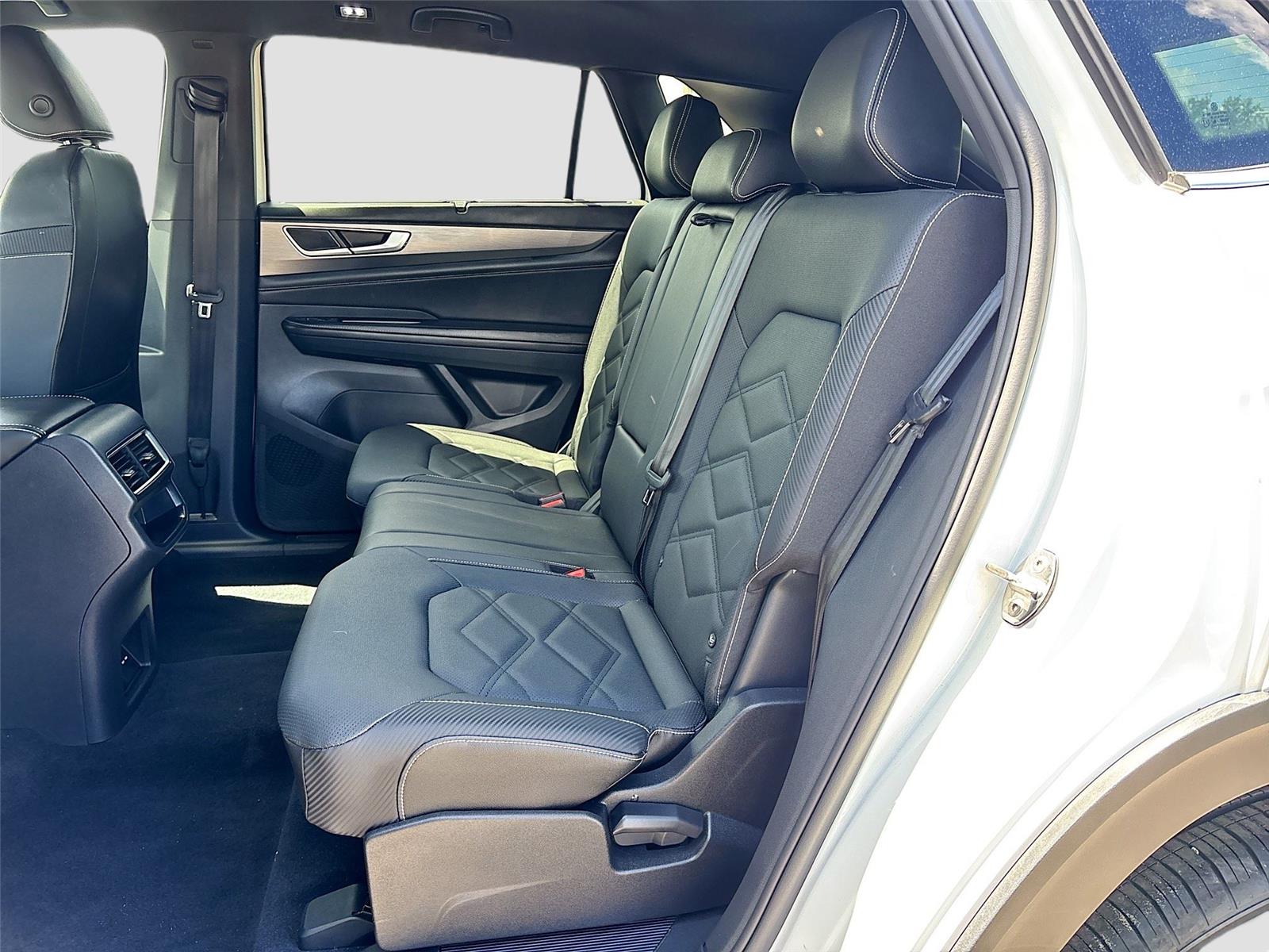 2025 Volkswagen Atlas Cross Sport 2.0T SE w/Technology