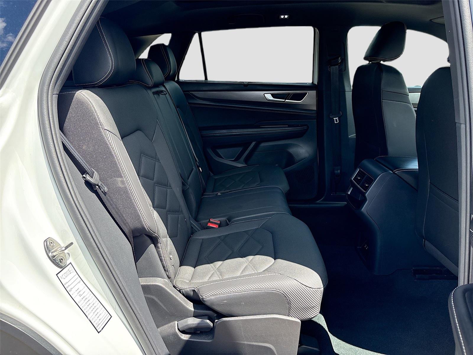 2025 Volkswagen Atlas Cross Sport 2.0T SE w/Technology