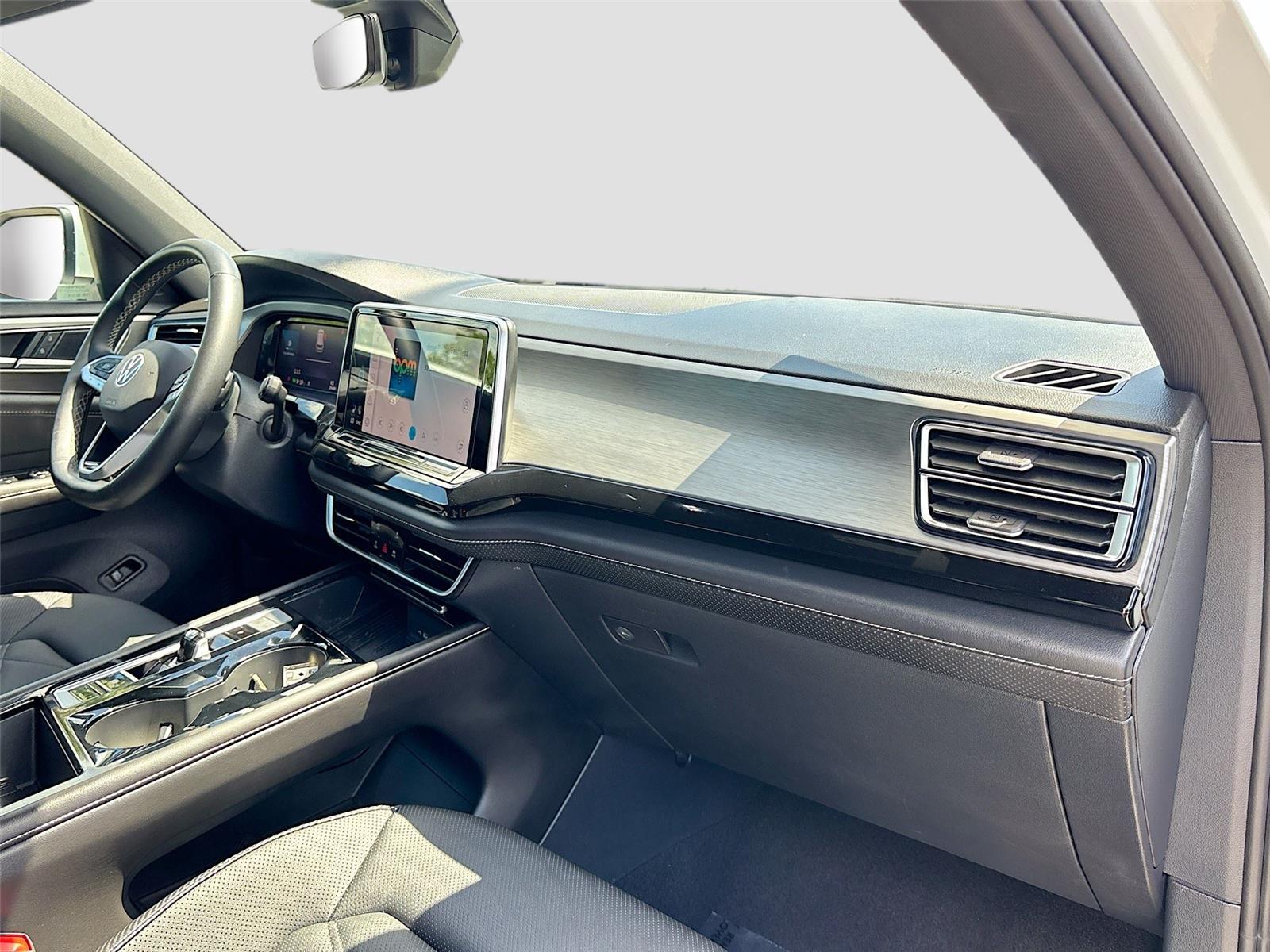 2025 Volkswagen Atlas Cross Sport 2.0T SE w/Technology