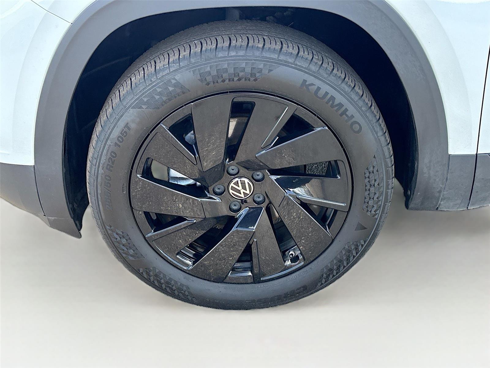 2025 Volkswagen Atlas Cross Sport 2.0T SE w/Technology