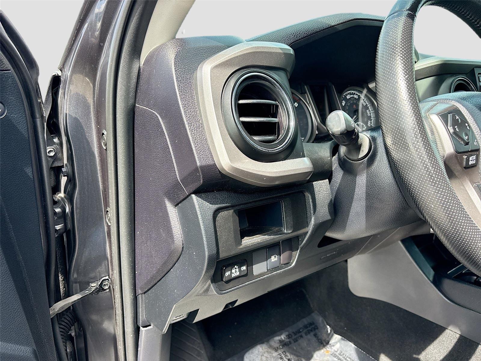2019 TOYOTA Tacoma SR5 V6