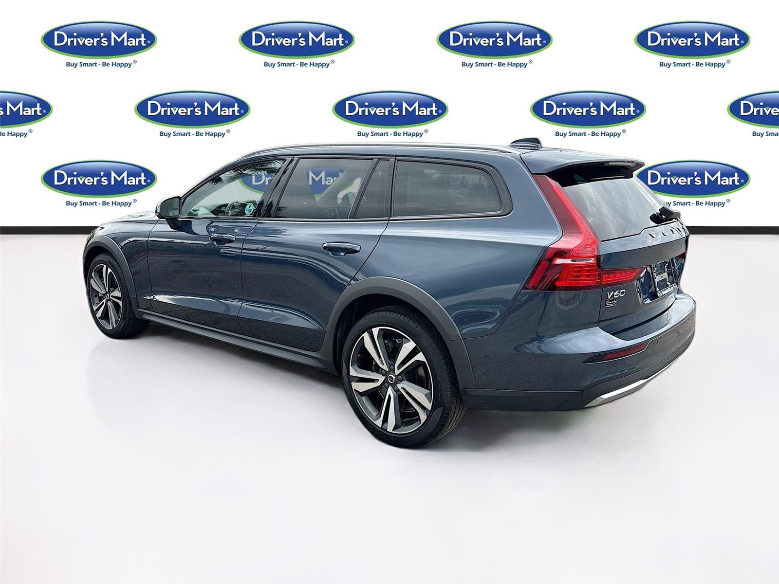 2025 Volvo V60 Cross Country Plus