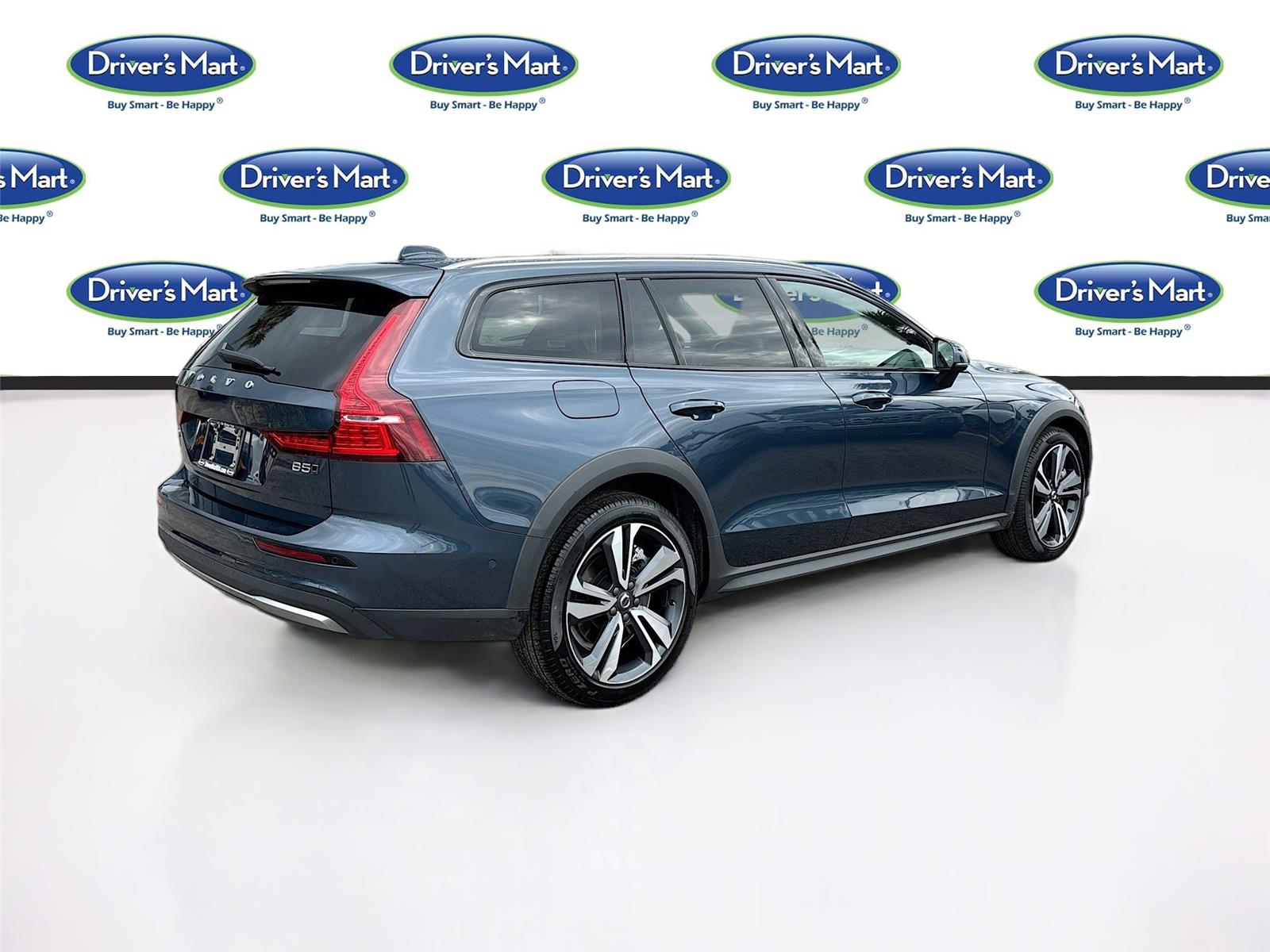 2025 Volvo V60 Cross Country Plus
