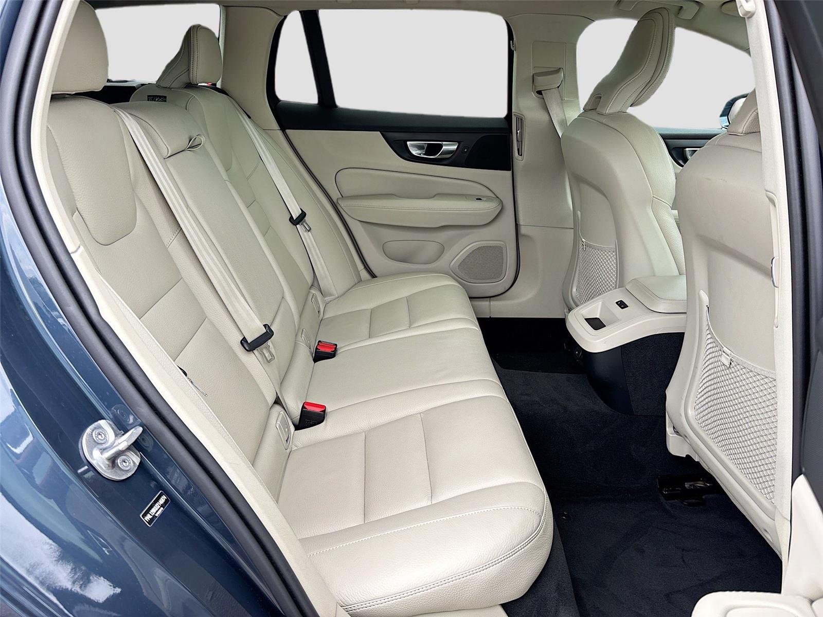 2025 Volvo V60 Cross Country Plus