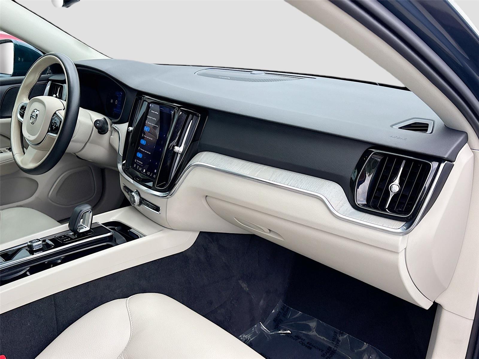 2025 Volvo V60 Cross Country Plus