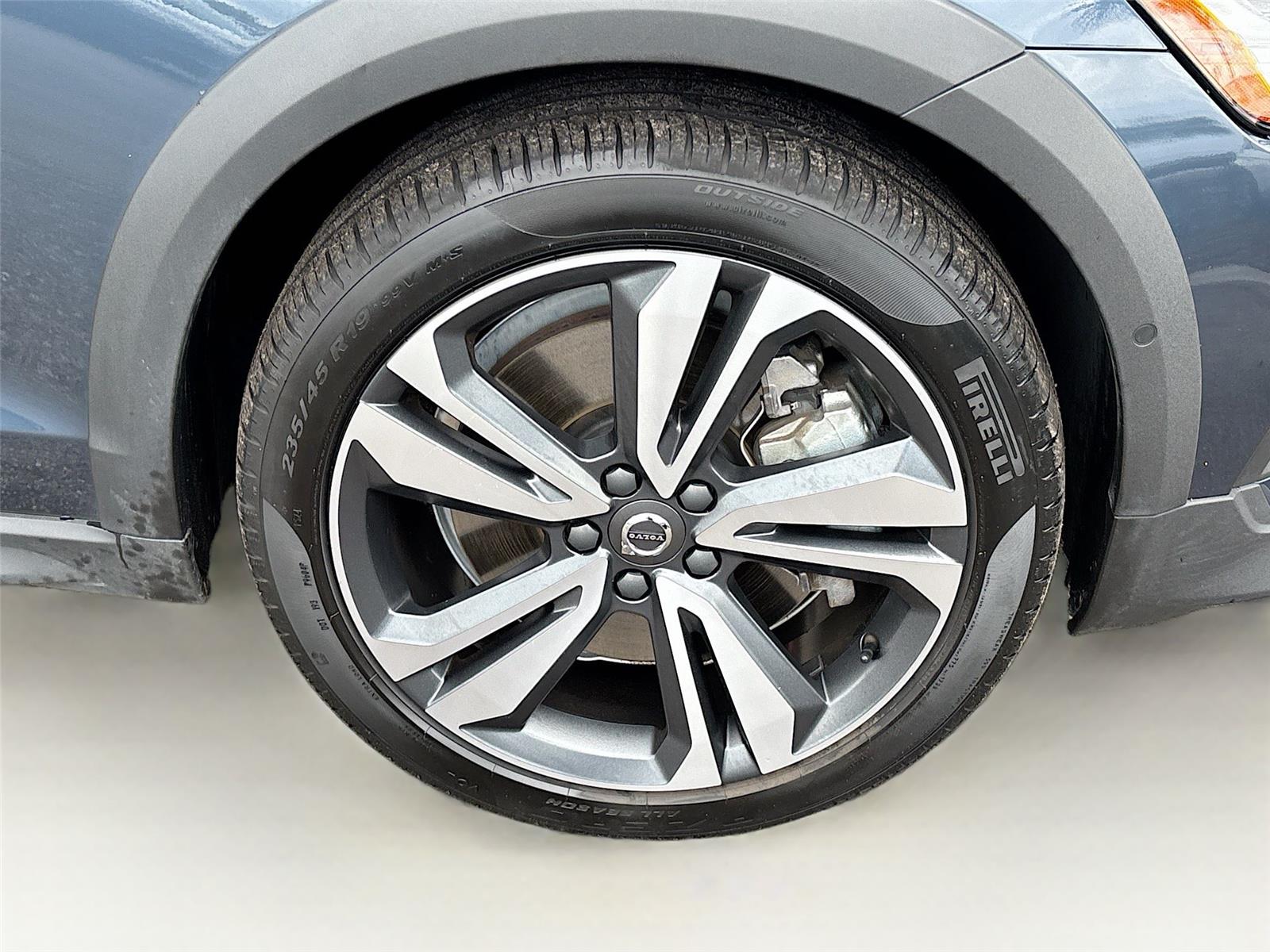 2025 Volvo V60 Cross Country Plus