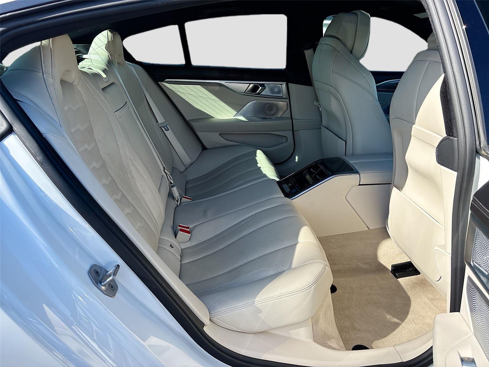 2021 BMW 8 Series M850i