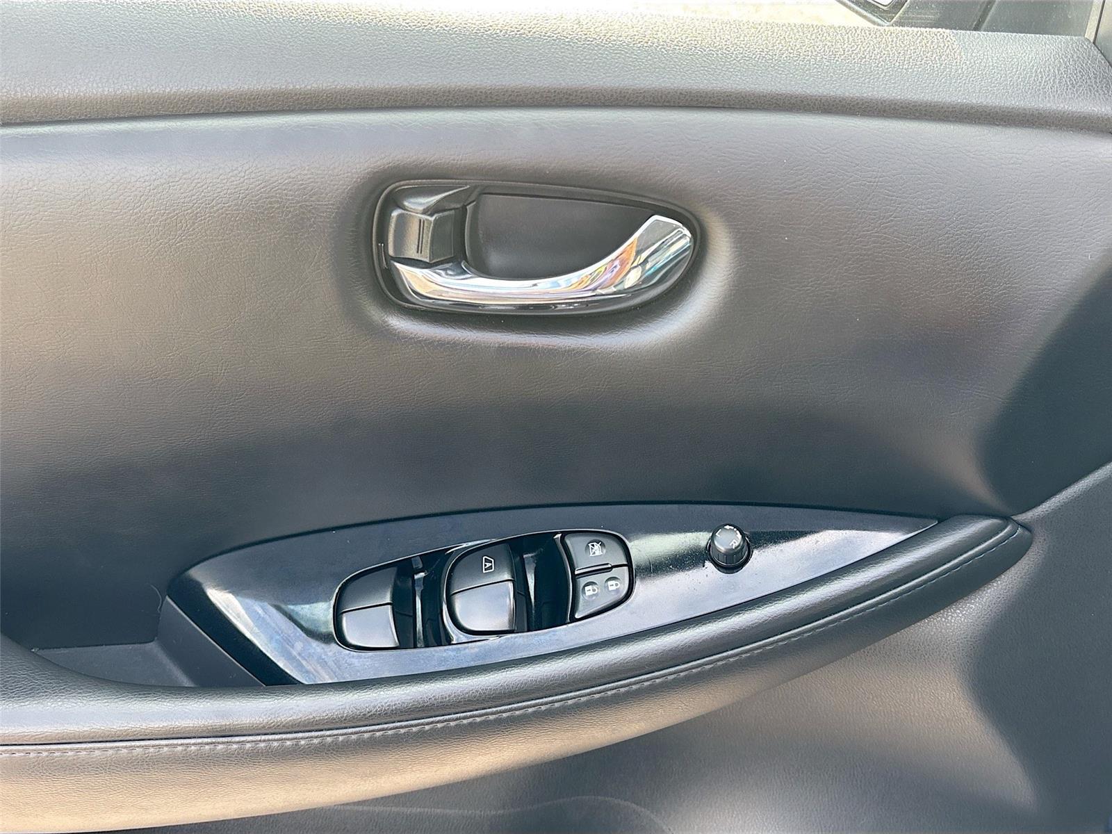 2017 Nissan LEAF SL