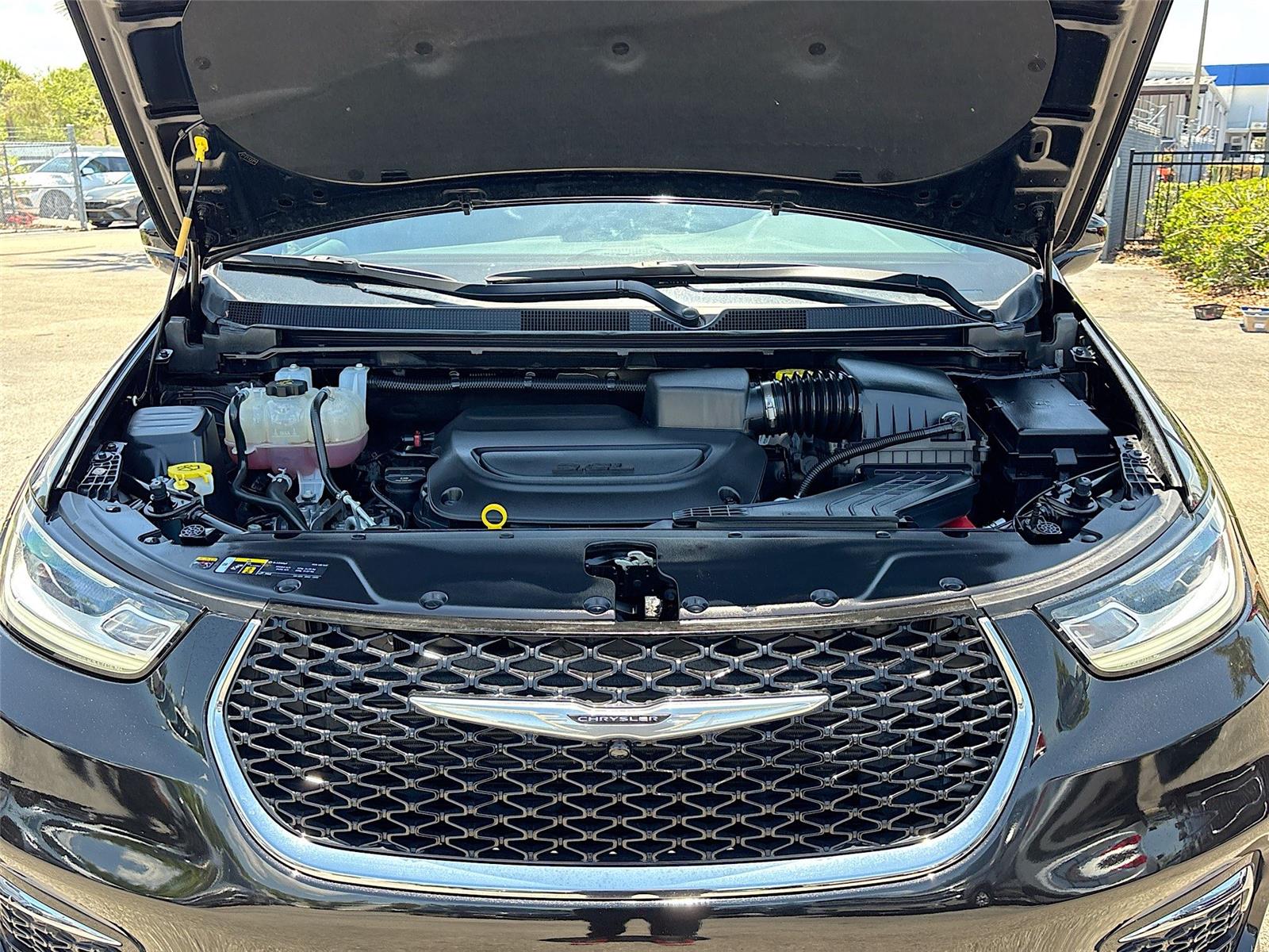 2025 Chrysler Pacifica Select