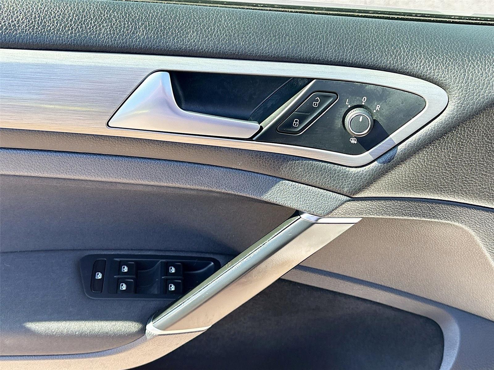 2016 Volkswagen Golf TSI S