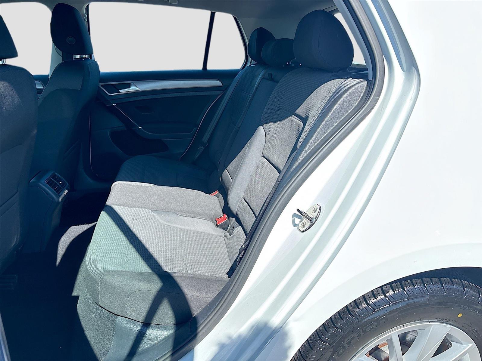 2016 Volkswagen Golf TSI S